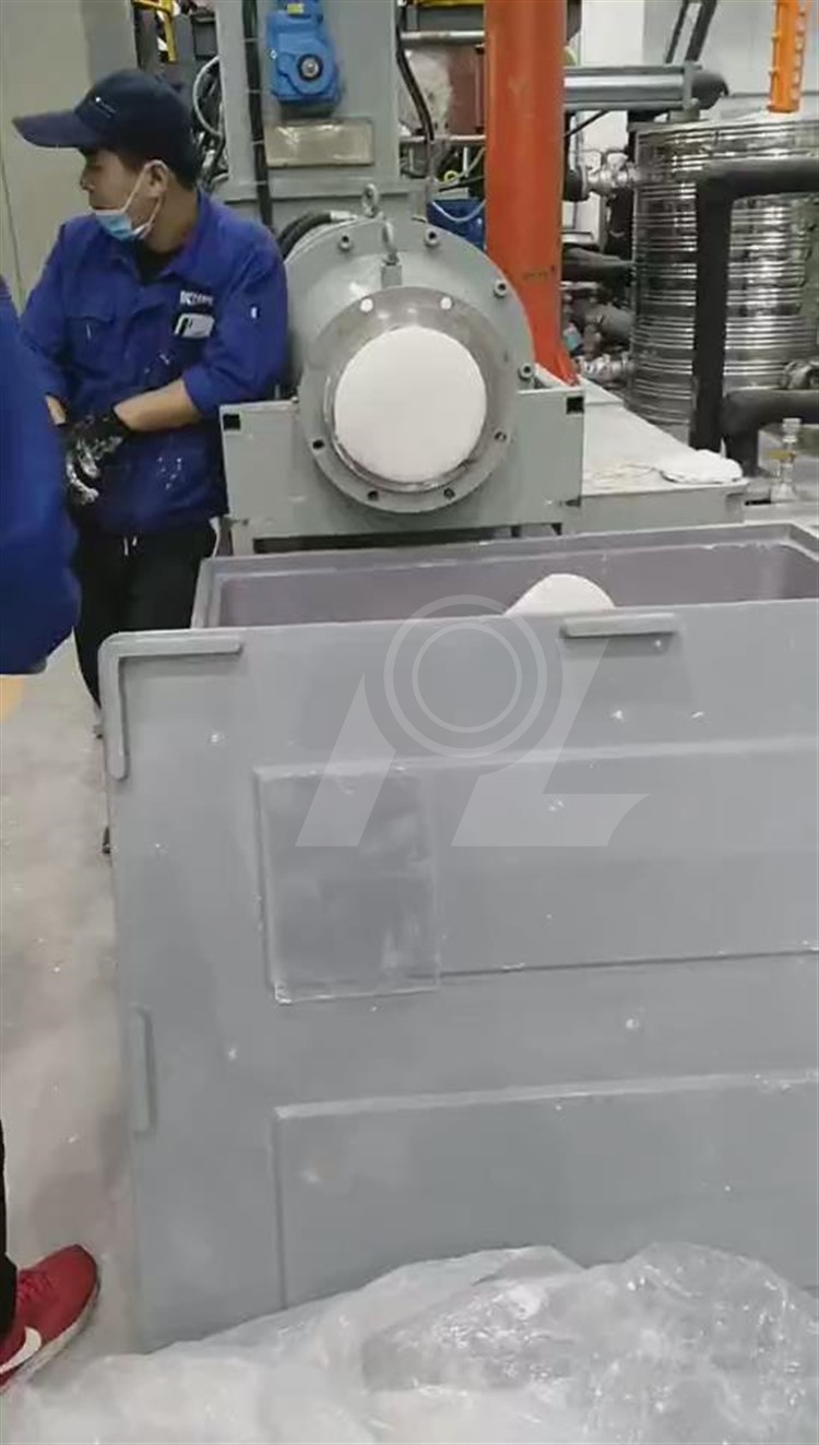 2，上料，捏合精煉